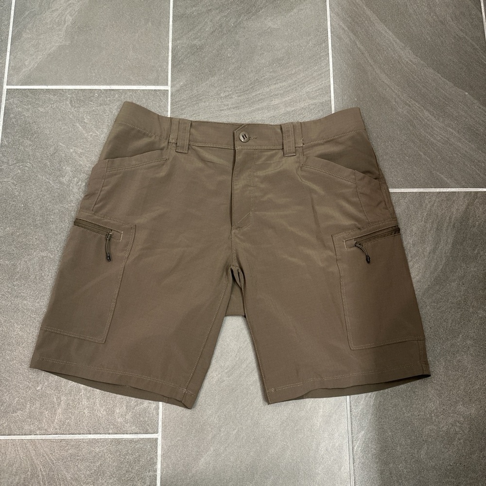 Men’s 5.11 tactical cargo shorts 
Size: 34